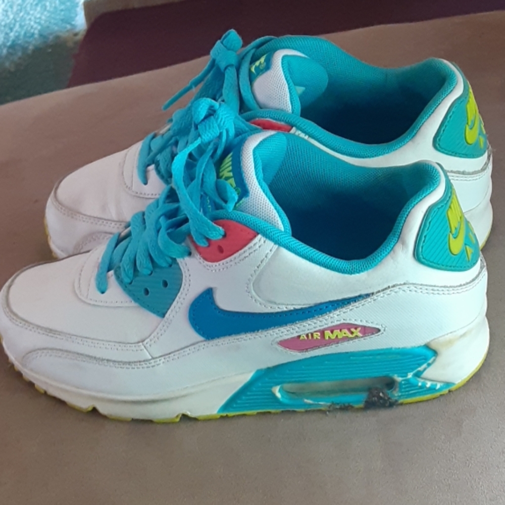 Sneakers - Picture 3 of 4